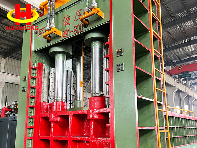 Q91-2000 القص العملاقة