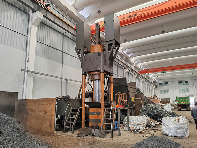 آلة ضغط المعادن العمودية Y83-1100t