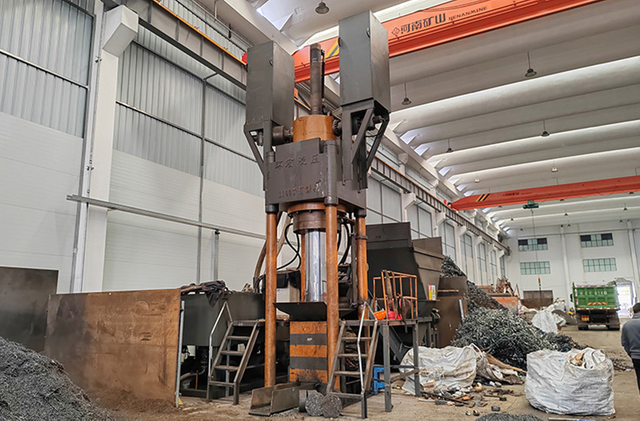 آلة ضغط المعادن العمودية Y83-1100T