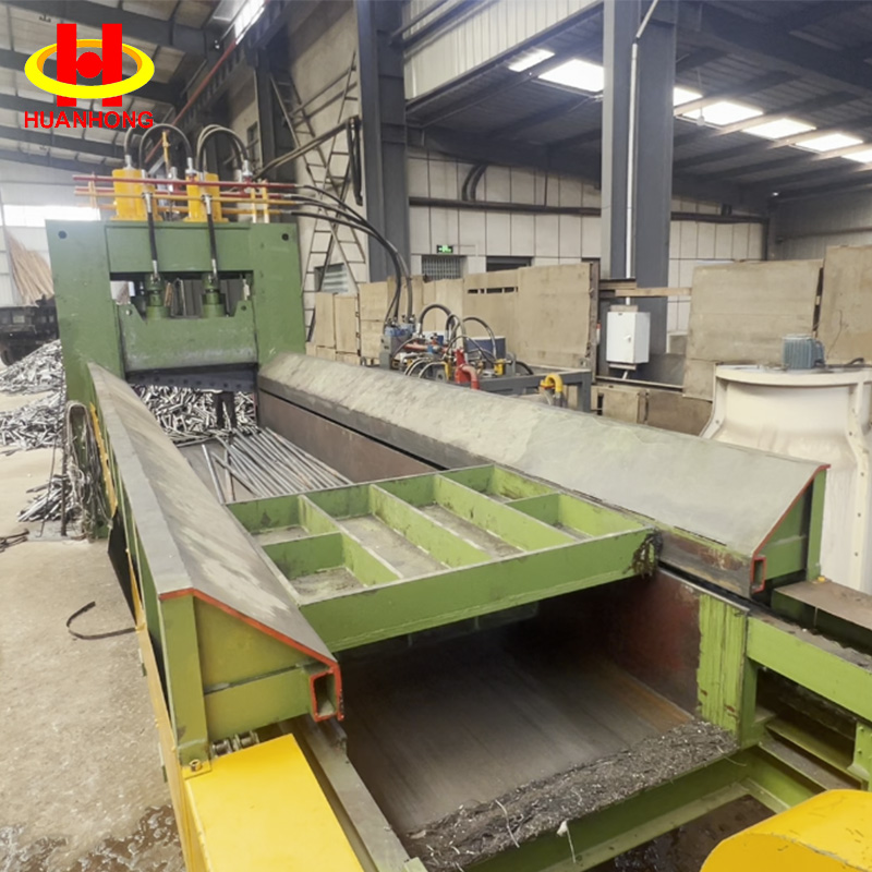 آلة القص العملاقة لقطع الأنابيب الفولاذية المعدنية الهيدروليكية 250T