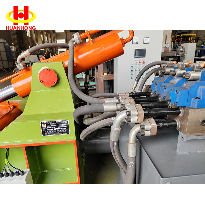 مكبس بالات الصلب الهيدروليكي الأوتوماتيكي